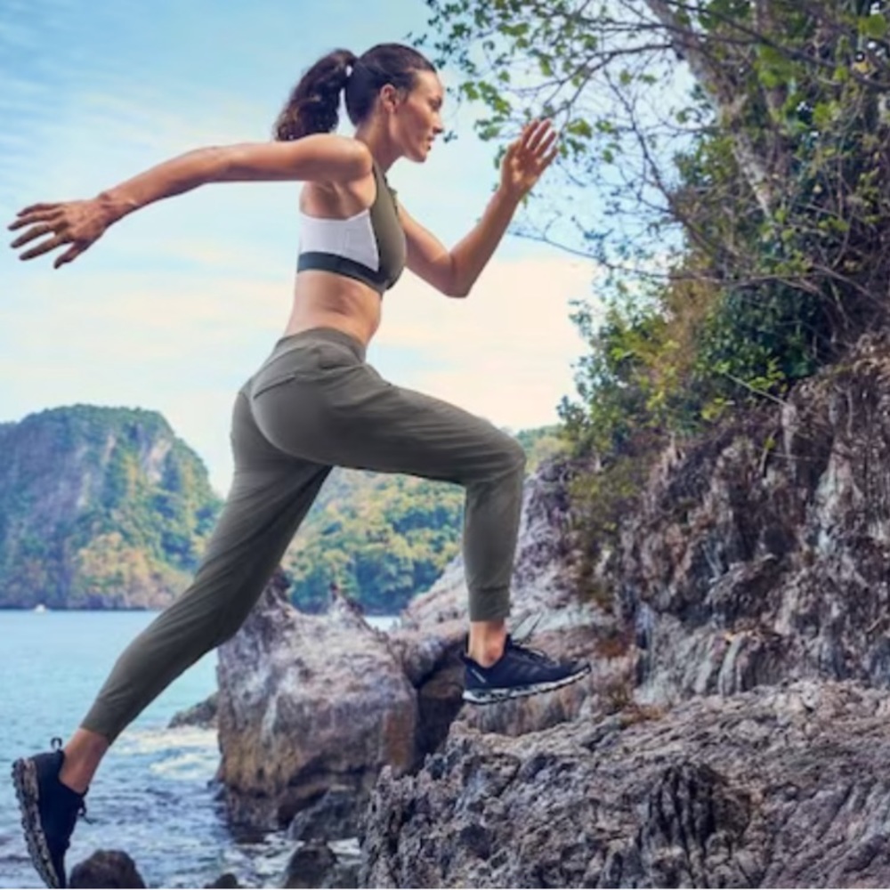 Bundle of 2 Pairs Athleta Trekkie North Joggers